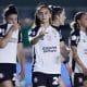 Mariza (c) encabeza la celebración del equipo femenino de Corinthians por su paso, este miércoles en el estadio Florencio Sola del club bonaerense Banfiel a la final de la Copa Libertadores. EFE/ Juan Ignacio Roncoroni