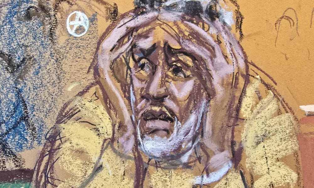 Fotografía de un dibujo realizado por la artista Jane Rosenberg donde aparece Sean Combs 'Diddy' mientras uno de sus hijos rinde declaración durante su juicio este viernes, en un tribunal de Nueva York (EE.UU).  EFE/Jane Rosenberg