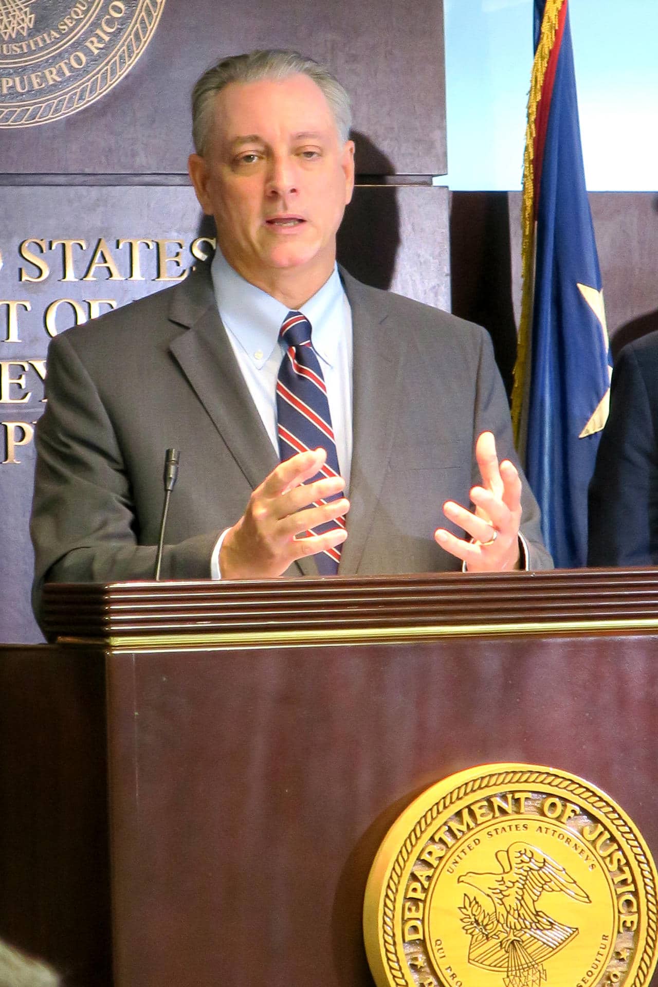 El jefe de la fiscalía federal en Puerto Rico, W. Stephen Muldrow, habla durante una rueda de prensa celebrada hen la oficina de la Fiscalía federal de San Juan (Puerto Rico). Imagen de archivo. EFE/ Jorge Muñiz