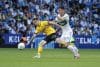 El centrocampista del RCDE Espanyol Pol Lozano, y el centrocampista del Elche Martim Carvalho, durante el partido de la jornada 10 de la LaLiga entre el Espanyol y el Elche, este sábado en el RCDE Stadium en barcelona.-EFE/ Toni Albir
