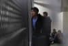 Un grupo de agentes del Sistema Penitenciario de Guatemala esperan audiencia en la Torre de Tribunales este sábado, en Ciudad de Guatemala (Guatemala). EFE/ Mariano Macz