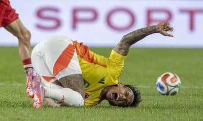 El mediocentro colombiano Richard Ríos se queja de una falta fuerte durante el partido amistoso con la selección de Canadá que terminó empatado 0-0 este martes en el estadio Red Bull Arena, en Nueva Jersey. EFE/ Ángel Colmenares