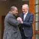 El primer ministro de Australia, Anthony Albanese (i), junto a su homólogo de Papúa Nueva Guinea, James Marape (d).
EFE/EPA/MICK TSIKAS NO ARCHIVING AUSTRALIA AND NEW ZEALAND OUT
