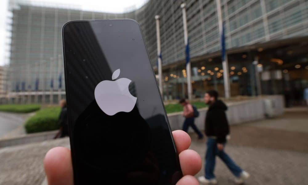 Fotografía de archivo de un Apple iPhone. EFE/OLIVIER HOSLET