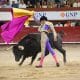 El torero mexicano Diego Sanroman lidia el toro 'Soñador', de 540 kg, durante una corrida de toros en la Plaza Monumental de Aguascalientes (México). Imagen de archivo. EFE/ Tadeo Alcina