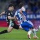 El centrocampista del Betis Marc Roca, y el centrocampista del Espanyol Luca Koleosho, durante el partido de la jornada 8 de LaLiga EA Sports entre le Espanyol y el Betis, en el RCDE Stadium en Barcelona.-EFE/ Enric Fontcuberta
