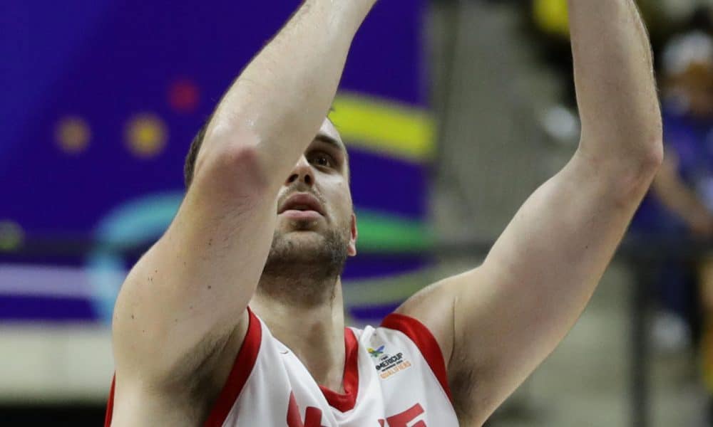 Fotografía de archivo del ala-pivot chileno Felipe Haase durante en un partido de fase de grupos para la clasificación a Americup FIBA 2025 entre las selecciones de Venezuela y Chile en el Parque Miranda, en Caracas (Venezuela). EFE/ Ronald Peña R.