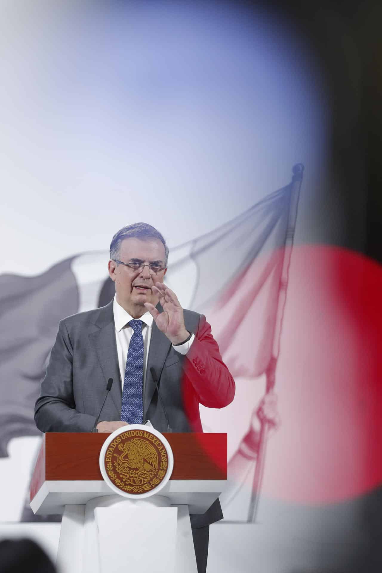 El secretario de Economía, Marcelo Ebrard, habla en una rueda de prensa en el Palacio Nacional de Ciudad de México (México). Imagen de archivo. EFE/ Isaac Esquivel