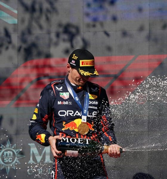 El piloto neerlandés de Red Bull, Max Verstappen, celebra en el podio después de ganar el Gran Premio de Estados Unidos de Fórmula 1, el pasado domingo en el Circuito de las Américas en Austin, Texas.EFE/EPA/DUSTIN SAFRANEK