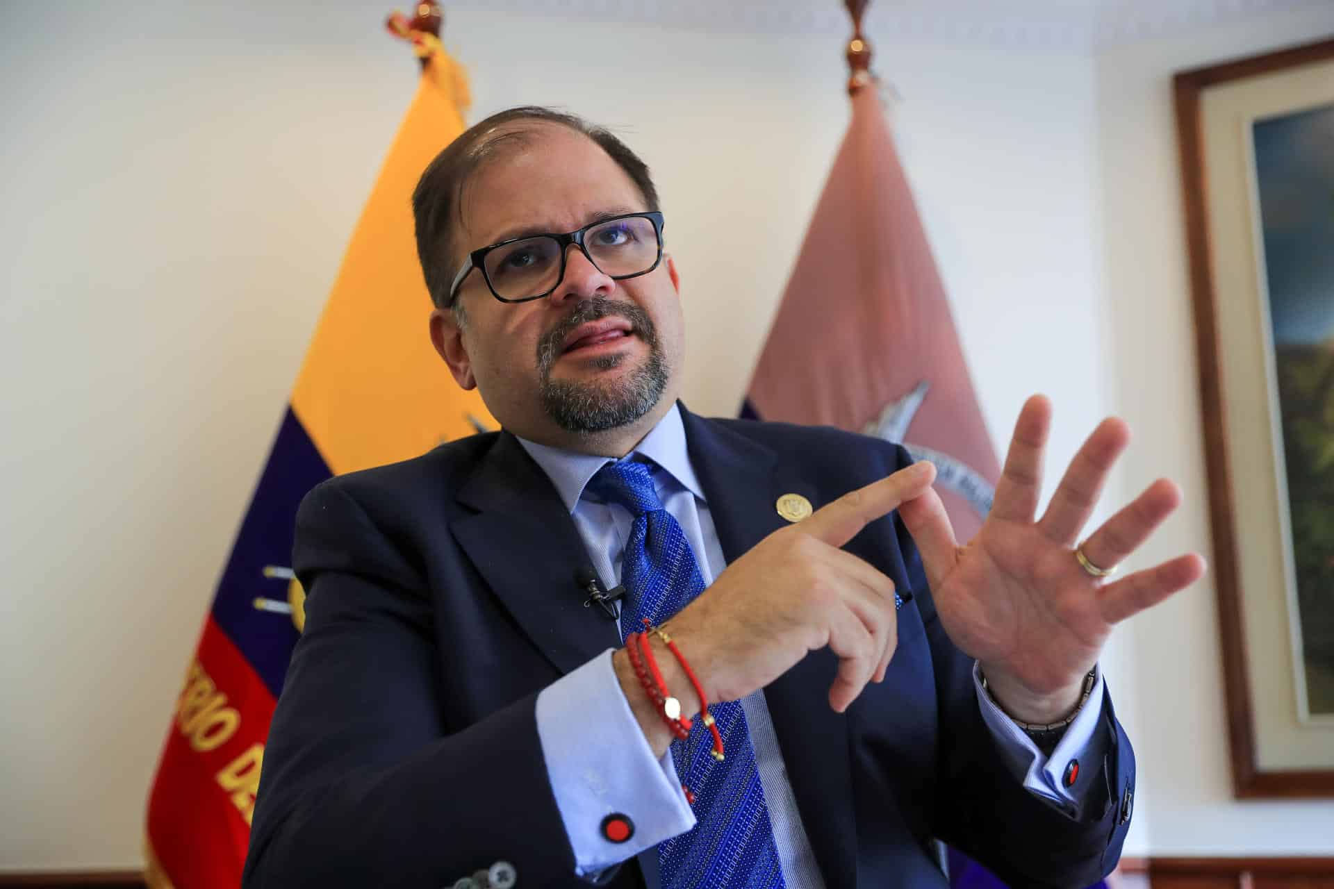 Fotografía de archivo del ministro del Interior de Ecuador, John Reimberg, durante una entrevista con EFE, en Quito (Ecuador). EFE/José Jácome