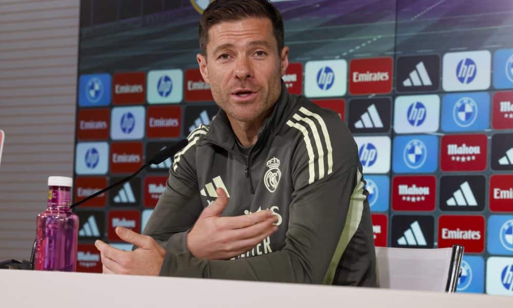 El técnico del Real Madrid, Xabi Alonso, durante la rueda de prensa que ha ofrecido este viernes en Valdebebas. EFE/ Javier Lizón