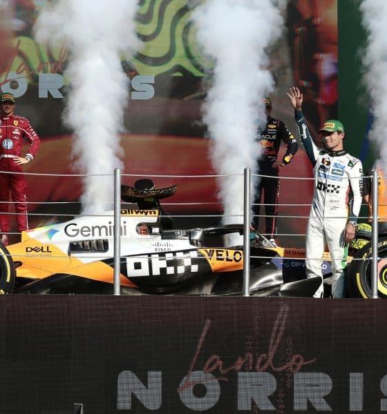El británico Lando Norris de McLaren, celebra al ganar el Gran Premio de México de la Fórmula Uno este domingo, en el Autódromo Hermanos Rodríguez en Ciudad de México (México). EFE/ José Méndez