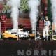 El británico Lando Norris de McLaren, celebra al ganar el Gran Premio de México de la Fórmula Uno este domingo, en el Autódromo Hermanos Rodríguez en Ciudad de México (México). EFE/ José Méndez