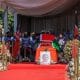 Nairobi, 19 oct (EFE).- Kenia despidió este domingo al ex primer ministro y líder de la oposición, Raila Odinga, fallecido el miércoles a los 80 años, en un emotivo funeral celebrado en su hogar ancestral de Bondo (oeste), antes de ser enterrado en una ceremonia privada en la residencia familiar. EFE/EPA/STRINGER