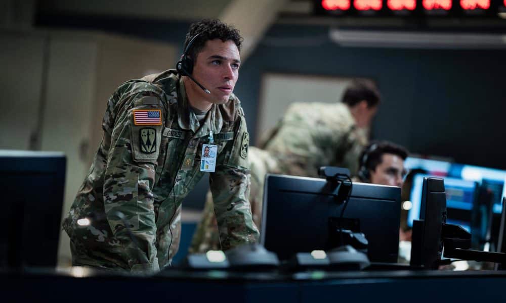 Fotografía cedida por Netflix donde aparece el actor Anthony Ramos protagonizando al mayor Daniel González en 'A House of Dynamite'. EFE/ Eros Hoagland / Netflix / SOLO USO EDITORIAL/ NO VENTAS/ SOLO DISPONIBLE PARA ILUSTRAR LA NOTICIA QUE ACOMPAÑA (CRÉDITO OBLIGATORIO)