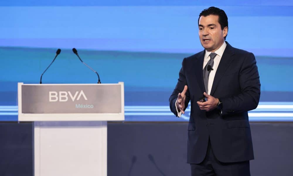 Imagen de archivo del director general del BBVA México, Eduardo Osuna, hablando durante la Reunión Nacional de Consejeros Regionales de BBVA, en Ciudad de México (México). EFE/José Méndez