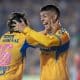 Juan Brunetta (d) y Diego Lainez (i) de Tigres celebran un gol este viernes, en un partido de la Liga MX entre Tigres y Necaxa en el estadio Universitario de la UANL, en San Nicolás de los Garza (México). EFE/ Miguel Sierra.