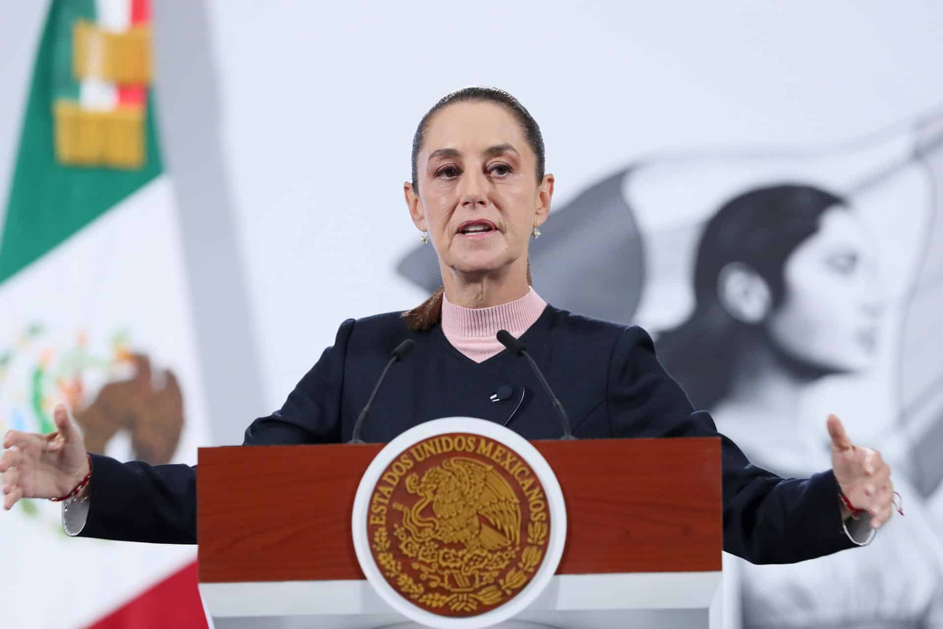 La presidenta de México, Claudia Sheinbaum, habla durante una rueda de prensa este miércoles en Palacio Nacional de la Ciudad de México (México). EFE/Mario Guzmán