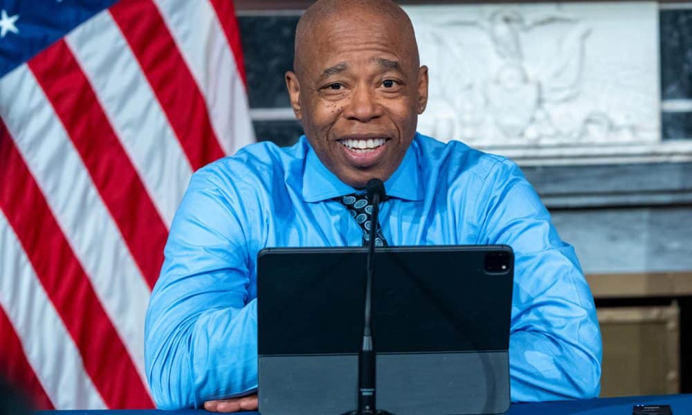 El alcalde de Nueva York, Eric Adams, habla durante una rueda de prensa en Nueva York (Estados Unidos). Imagen de archivo. EFE/ Angel Colmenares