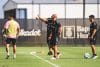 Fotografía cedida por el Inter Miami CF donde aparece su entrenador, Javier Mascherano (c), durante un entrenamiento este viernes en Fort Lauderdale (EE.UU.). EFE/ Inter Miami CF
