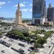 Fotografía de archivo que muestra la Torre de la Libertad junto a zonas de estacionamiento en Miami (Estados Unidos). EFE/Alberto Boal