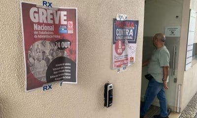 La huelga general de funcionarios y médicos que se desarrolla este viernes en Portugal está afectando a hospitales, escuelas y juzgados, algunos de los cuales se han visto obligados a cerrar. La protesta, convocada por el sindicato de funcionarios de las administraciones públicas 'Frente Comum' y por la Federación Nacional de los Médicos, comenzó la pasada medianoche y tiene una duración de 24 horas. EFE/ Carlota Ciudad