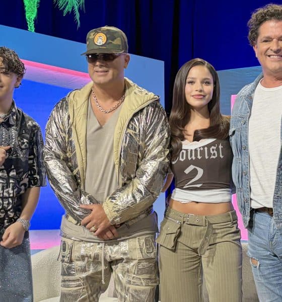 De izquierda a derecha, los cantantes Xavi, Wisin, Emilia y Carlos Vives posan en el tercer día de la Semana de la Música Latina de Billboard este miércoles, en el teatro The Fillmore en Miami Beach (Estados Unidos). EFE/ Pedro Pablo Cortés