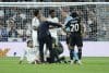 - El defensa del Real Madrid Raúl Asencio (i) es atendido por los servicios médicos, durante el partido de la tercera jornada de la Liga de Campeones que Real Madrid y Juventus disputaron en el estadio Santiago Bernabéu. EFE/Juanjo Martín