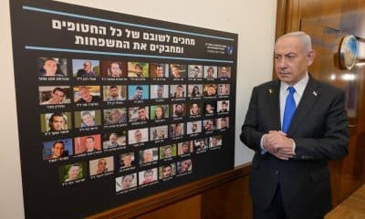 Fotografía cedida del primer ministro de Israel, Benjamín Netanyahu, antes de la reunión del gabinete de Gobierno para dar su visto bueno al plan de paz para Gaza, que acordaron firmar Israel y Hamás en Egipto. EFE/ Maayan Toaf/GMO