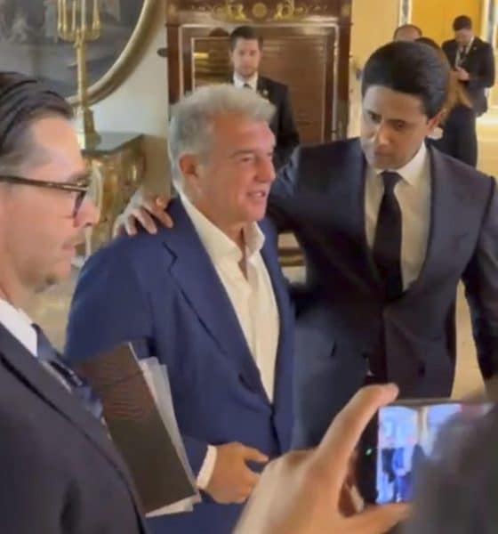 El presidente del Barcelona, Joan Laporta (c), a su llegada el miércoles a Roma para acudir a la asamblea anual de la nueva 'European Football Clubs' (EFC, antigua ECA), presidida por el catarí Nasser Al-Khelaifi (d). EFE/Cedida