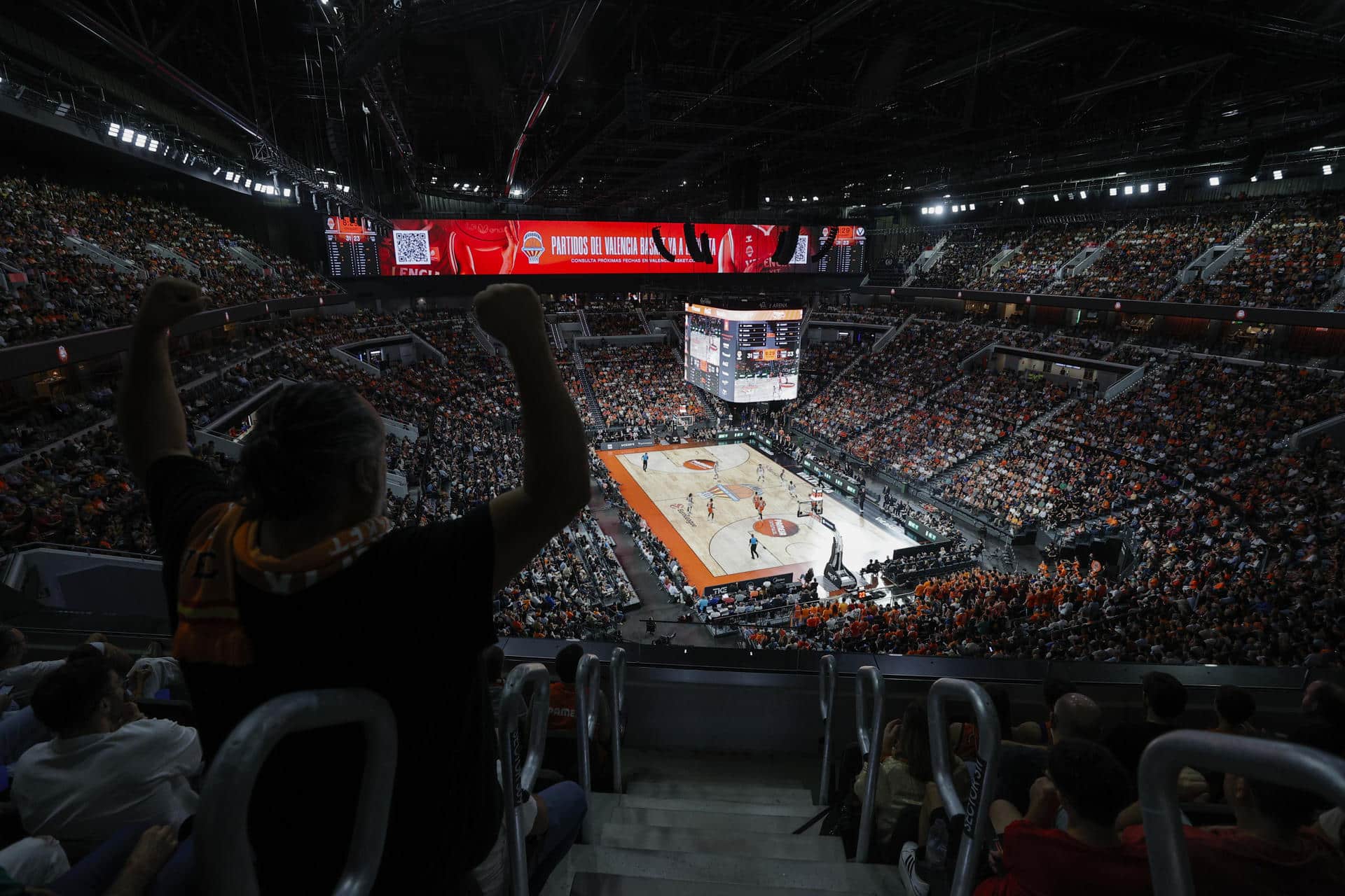 Aspecto del pabellón multiusos Roig Arena de Valencia durante el encuentro de la Euroliga que disputaron el 3 de octubre Valencia Basket y Virtus Bolonia. EFE / Manuel Bruque.