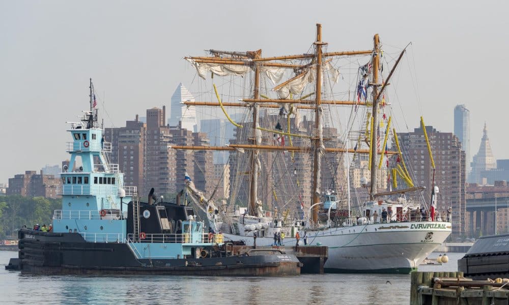 Fotografía de archivo, tomada el pasado 6 de junio, de una vista general del traslado del buque escuela Cuauhtemoc, de la Armada Mexicana, desde el puerto 63 hasta Navy Yard, en Nueva York (NY, EE.UU.). EFE/Ángel Colmenares