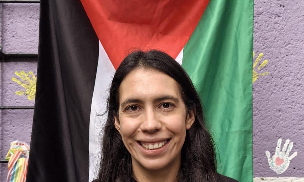 La coordinadora del evento denominado 'Madres por Palestina', Ayari Guerrero, posa durante una entrevista con EFE este sábado, en la Ciudad de México (México). EFE/ Gustavo Borges