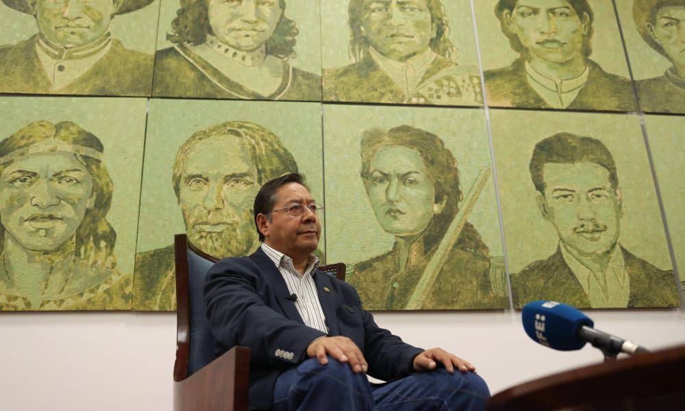 El presidente de Bolivia, Luis Arce, habla en una entrevista con EFE este martes, en la Casa Grande del Pueblo, en La Paz (Bolivia). EFE/ Luis Gandarillas