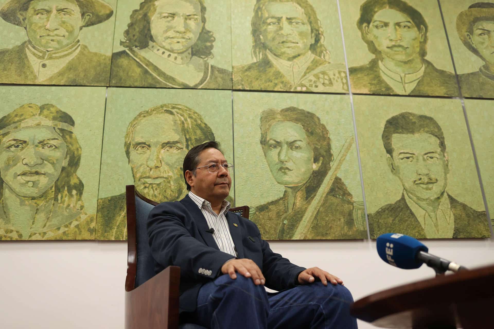 El presidente de Bolivia, Luis Arce, habla en una entrevista con EFE este martes, en la Casa Grande del Pueblo, en La Paz (Bolivia). EFE/ Luis Gandarillas