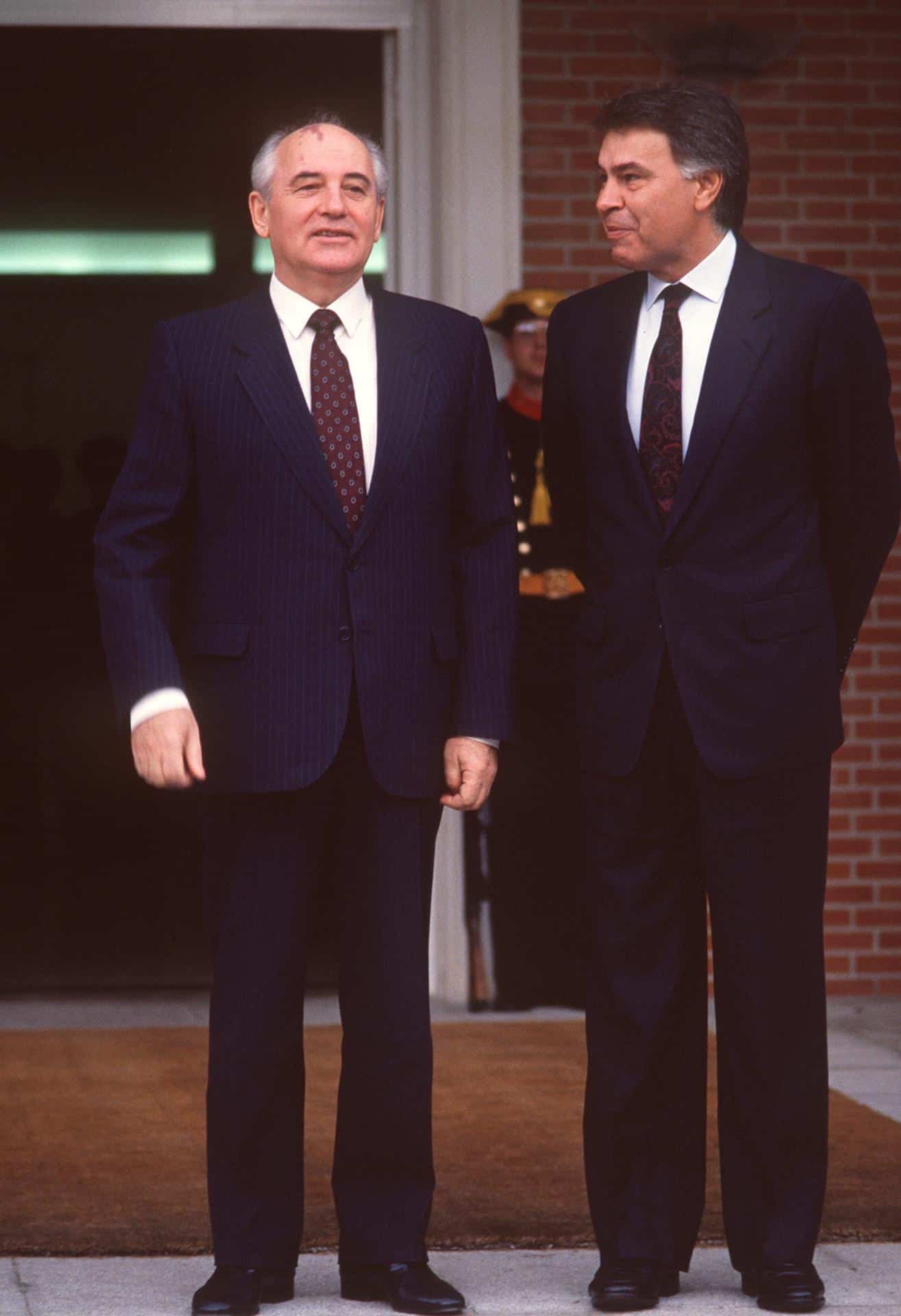 - El presidente de la URSS, Mijail Gorbachov, y el presidente del Gobierno español, Felipe González, en el Palacio de la Moncloa.EFE/Archivo/ M.H de León/aa