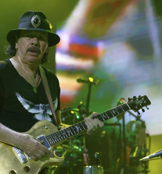 El guitarrista mexicano Carlos Santana actúa en las Noches del Botánico en Madrid. Fotografía de archivo. EFE/ Juanjo Martín