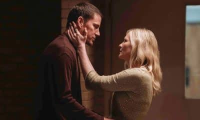 Fotograma cedido por Paramount Pictures donde aparece Channing Tatum (i) como Jeffrey Manchester y Kirsten Dunst como Leigh Wainscott, durante una escena de la película 'Roofman' (titulada en español 'Roofman: Un ladrón diferente') que se estrena este viernes en las salas de cine. Los actores Tatum y Dunst se reencuentran con la niñez en la desaparecida red de jugueterías 'Toys "R" Us', en la tragicomedia 'Roofman', película en la que descubrieron una historia de 'true crime' (crimen real) de un villano "con un gran corazón". EFE/ Davi Russo /Paramount Pictures