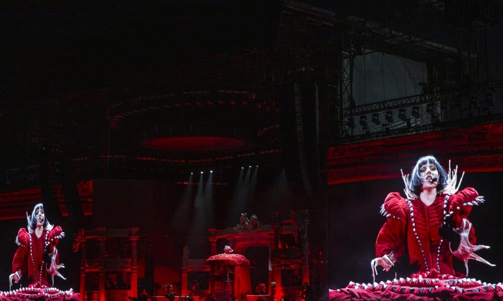 Imagen de la cantante y compositora estadounidense Lady Gaga en un ensayo, previo a su concierto, en la playa Copacabana en Río de Janeiro (Brasil). EFE/ Andre Coelho