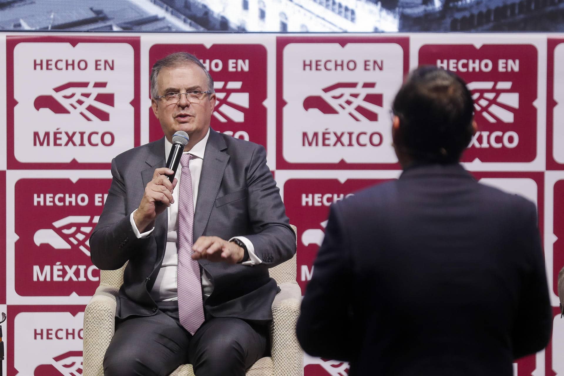 El secretario de Economía, Marcelo Ebrard, habla durante la presentación de la iniciativa 'Hecho en México. Mentes en acción', en Ciudad de México (México). Imagen de archivo. EFE/ Isaac Esquivel