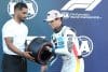 AMDEP7733. CIUDAD DE MÉXICO (MÉXICO), 25/10/2025.- El británico Lando Norris (d) de McLaren, firma un neumático al finalizar la sesión de clasificación del Gran Premio de México de la Fórmula Uno este sábado, en el Autódromo Hermanos Rodríguez en Ciudad de México (México). EFE/ Mario Guzmán