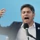 El gobernador peronista de la provincia de Buenos Aires, Axel Kicillof, habla durante un evento de cierre de campaña este jueves, en Buenos Aires (Argentina). EFE/Juan Ignacio Roncoroni