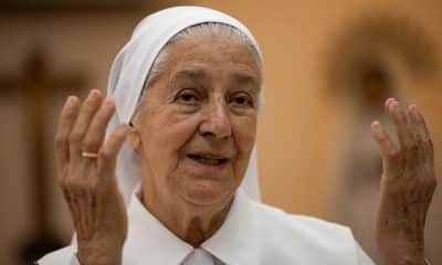 Fotografía del 6 de octubre de 2025 de la religiosa María Concepción Gómez hablando durante una entrevista con EFE, en Caracas (Venezuela). EFE/ Ronald Peña R