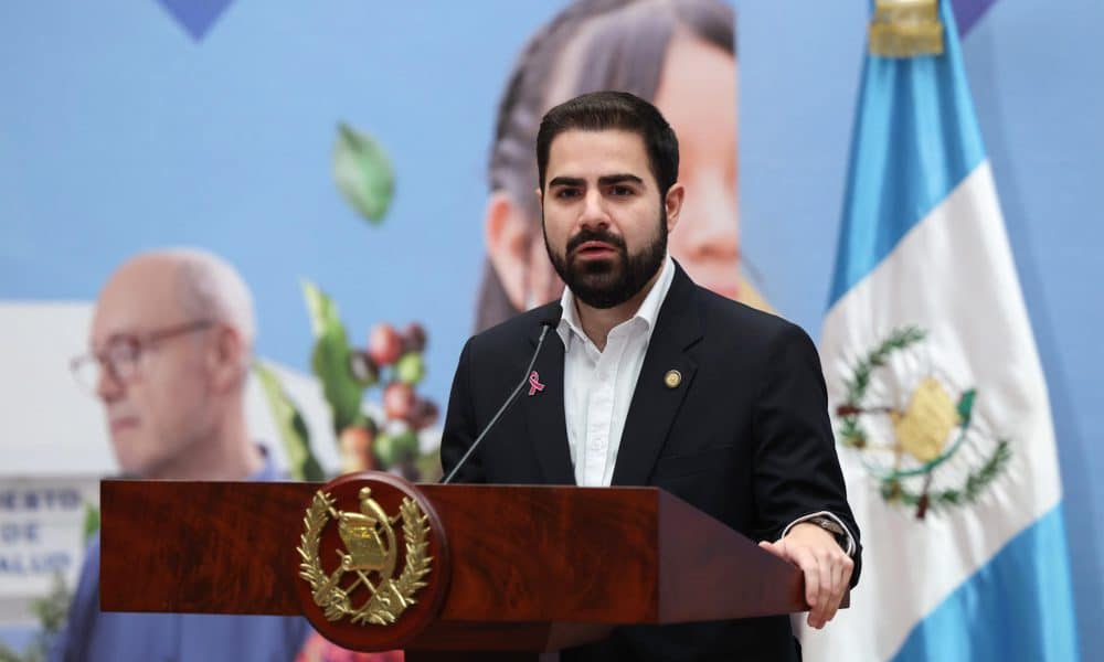 El secretario de Comunicación de la Presidencia de Guatemala, Santiago Palomo, habla durante una rueda de prensa este lunes, en Ciudad de Guatemala (Guatemala). EFE/ Mariano Macz