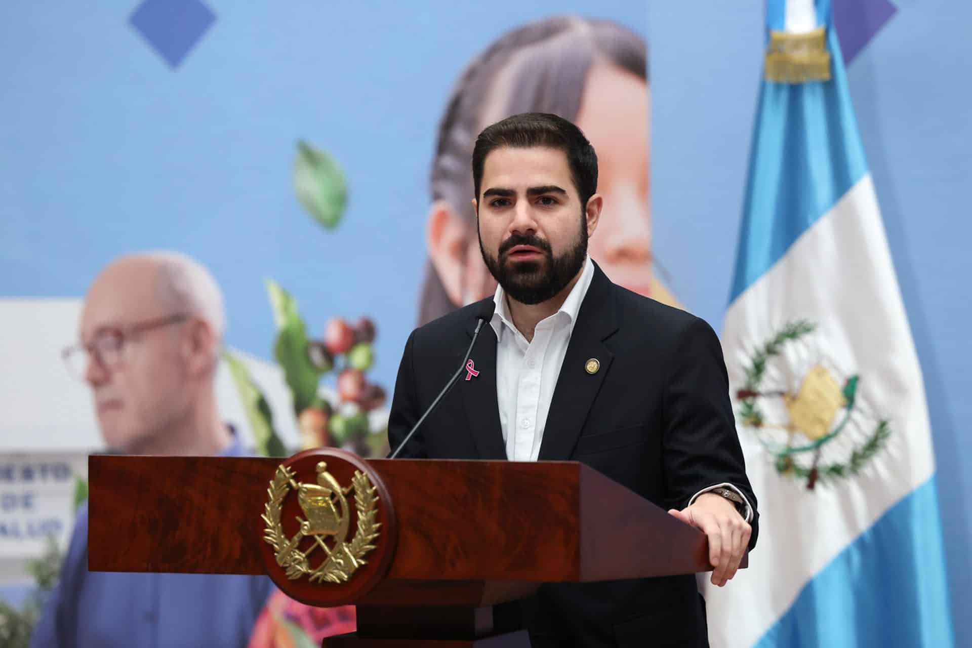 El secretario de Comunicación de la Presidencia de Guatemala, Santiago Palomo, habla durante una rueda de prensa este lunes, en Ciudad de Guatemala (Guatemala). EFE/ Mariano Macz
