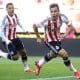 Fotografía de archivo donde aparece el exjugador de fútbol, Omar Bravo (d). EFE/Ulises Ruiz Basurto