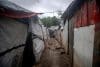 Fotografía que muestra un pasillo del campamento de desplazados Camp Kid este viernes, en Puerto Príncipe (Haití). EFE/ Mentor David Lorens