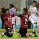 Creichel Pérez (i) y Antony Hernández (d), de Alajuelense, celebran el triunfo en la Copa Centroamericana ante Olimpia en el estadio Nacional, en Tegucigalpa (Honduras). EFE/Gustavo Amador