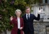El primer ministro de Eslovenia, Robert Golob, (D), recibe a la presidenta de la Comisión Europea, Ursula von der Leyen, (I), durante la cumbre de líderes MED9 en el Kempinski Palace, en Portoroz, Eslovenia, el 20 de octubre de 2025. Eslovenia acoge a los líderes de MED9, quienes se reúnen con el rey de Jordania y la presidenta de la Comisión Europea, para discutir la competitividad europea y la situación en Oriente Medio. (Jordania, Eslovenia)
EFE/EPA/ANTONIO BAT
//////////
Portoroz (Slovenia), 20/10/2025.- Slovenia's Prime Minister Robert Golob (R) welcomes European Commission President Ursula von der Leyen (L) during the MED9 Leaders' Summit at Kempinski Palace, in Portoroz, Slovenia, 20 October 2025. Slovenia is hosting the MED9 leaders, who are joined by the King of Jordan and the President of the European Commission, to discuss European competitiveness and the situation in the Middle East. (Jordania, Eslovenia) EFE/EPA/ANTONIO BAT