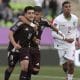 Gilberto Mora (i) es felicitado por su compañero Tahiel Jiménez (d) durante un partido de la fase de grupos del Mundial sub-20 contra Marruecos jugado el 2 de octubre pasado en el estadio Elías Figueroa Brander, de Valparaíso. EFE/Adriana Thomasa